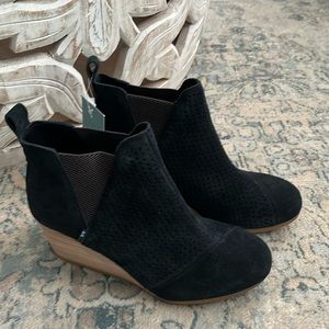 New Toms Womens Kelsey Black Leather Ankle Dressy Booties Shoes